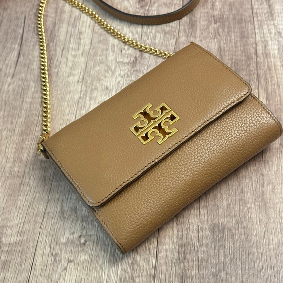 Tory Burch Handbags - Tory Burch Britten brown crossbody wallet
